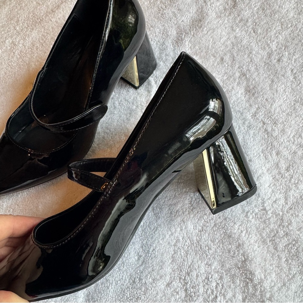 JONES NEW YORK Black Patent Leather Mary Jane’s, Chrome Detailing, Size 6.